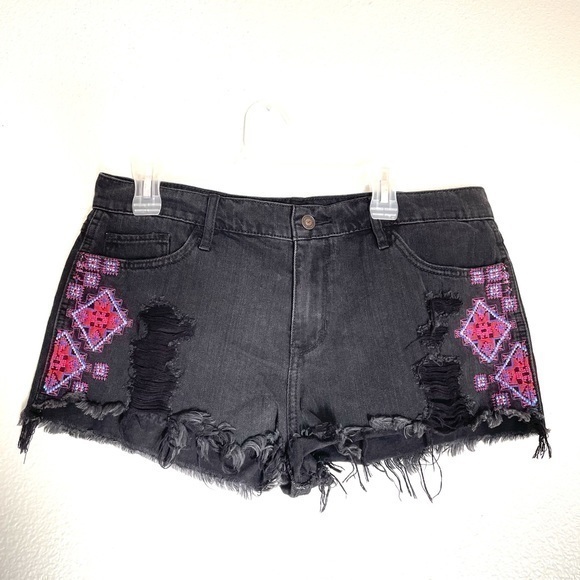Hollister Pants - HOLLISTER distressed embroidered cut off shorts-15